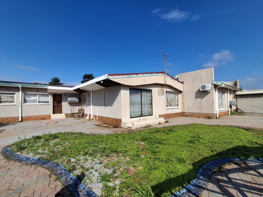 5 Bedroom Property for Sale in Manzil Park North West